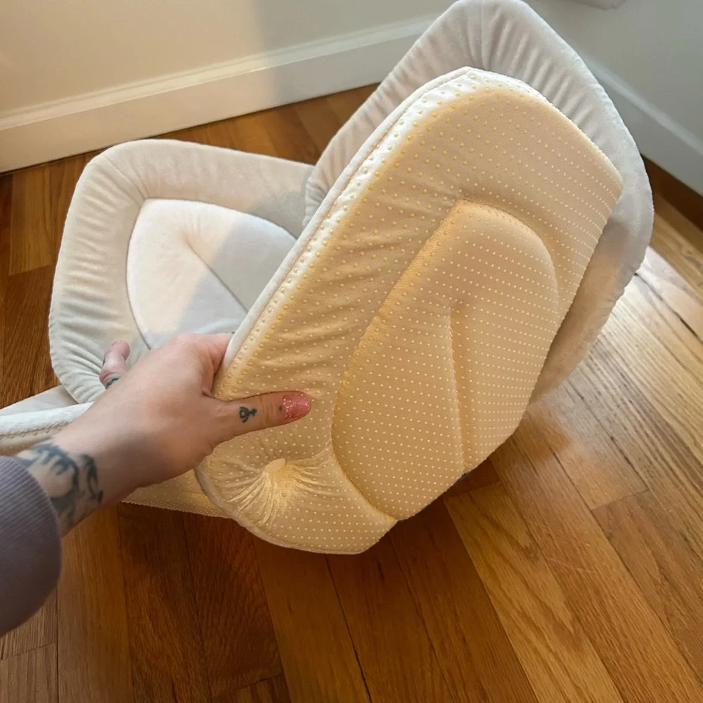 Blooming lotus infant bath seat